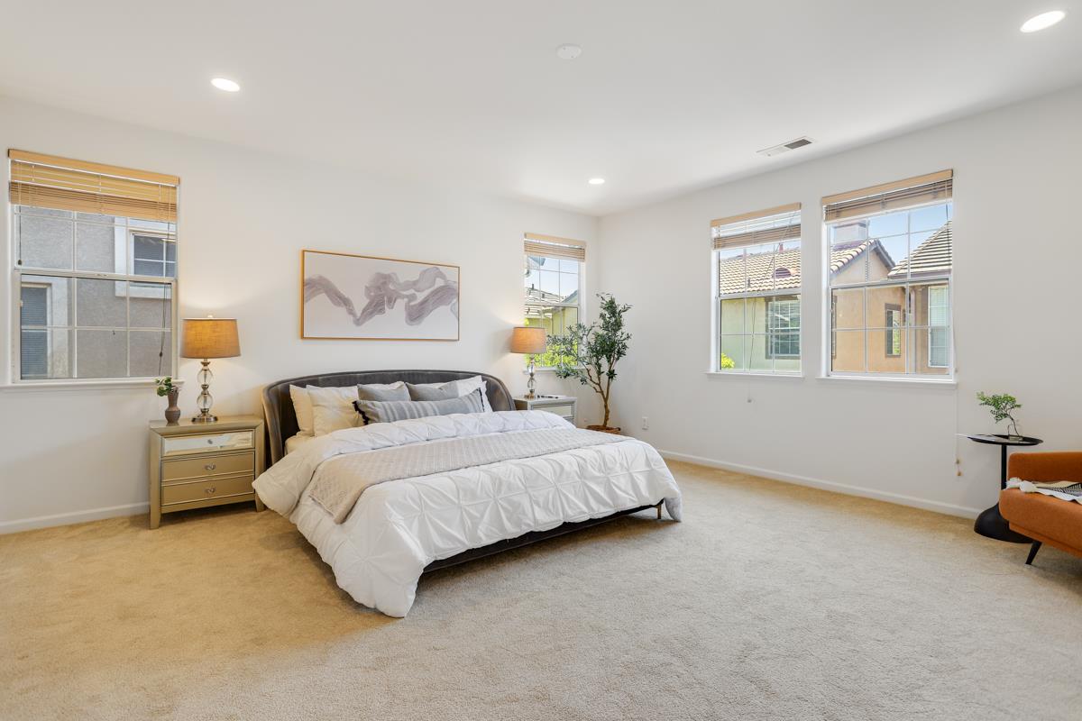 Detail Gallery Image 20 of 38 For 960 Sunbonnet Loop, San Jose,  CA 95125 - 5 Beds | 3 Baths