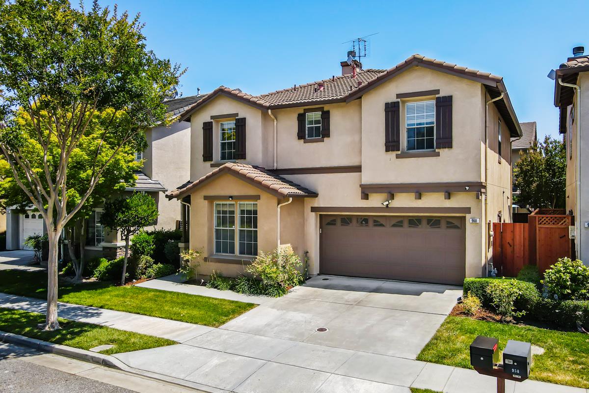 Detail Gallery Image 3 of 38 For 960 Sunbonnet Loop, San Jose,  CA 95125 - 5 Beds | 3 Baths