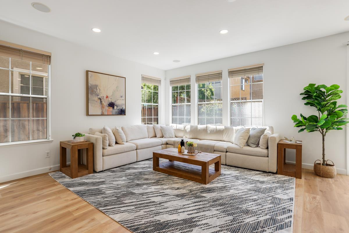 Detail Gallery Image 6 of 38 For 960 Sunbonnet Loop, San Jose,  CA 95125 - 5 Beds | 3 Baths