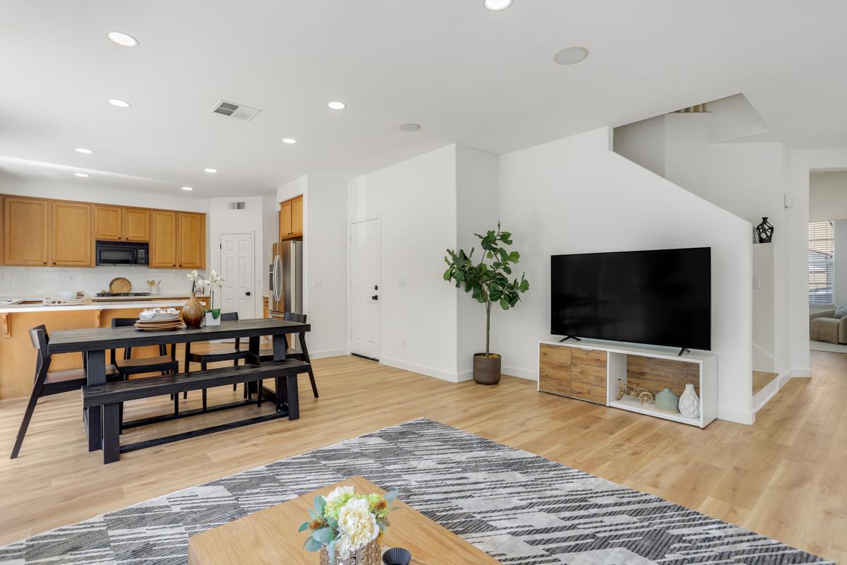 Detail Gallery Image 8 of 38 For 960 Sunbonnet Loop, San Jose,  CA 95125 - 5 Beds | 3 Baths