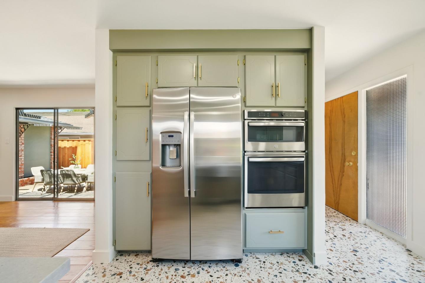 Detail Gallery Image 14 of 47 For 2012 Howard Ave, San Carlos,  CA 94070 - 3 Beds | 2 Baths
