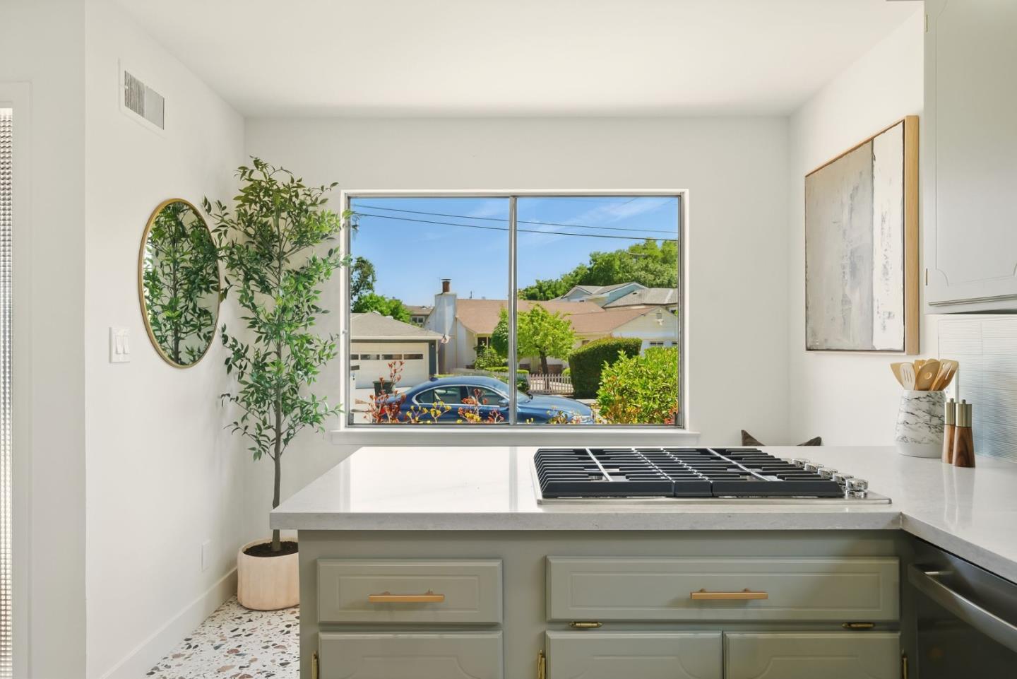Detail Gallery Image 15 of 47 For 2012 Howard Ave, San Carlos,  CA 94070 - 3 Beds | 2 Baths