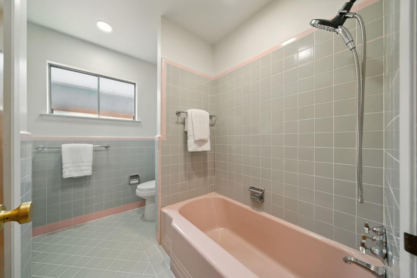 Detail Gallery Image 20 of 47 For 2012 Howard Ave, San Carlos,  CA 94070 - 3 Beds | 2 Baths