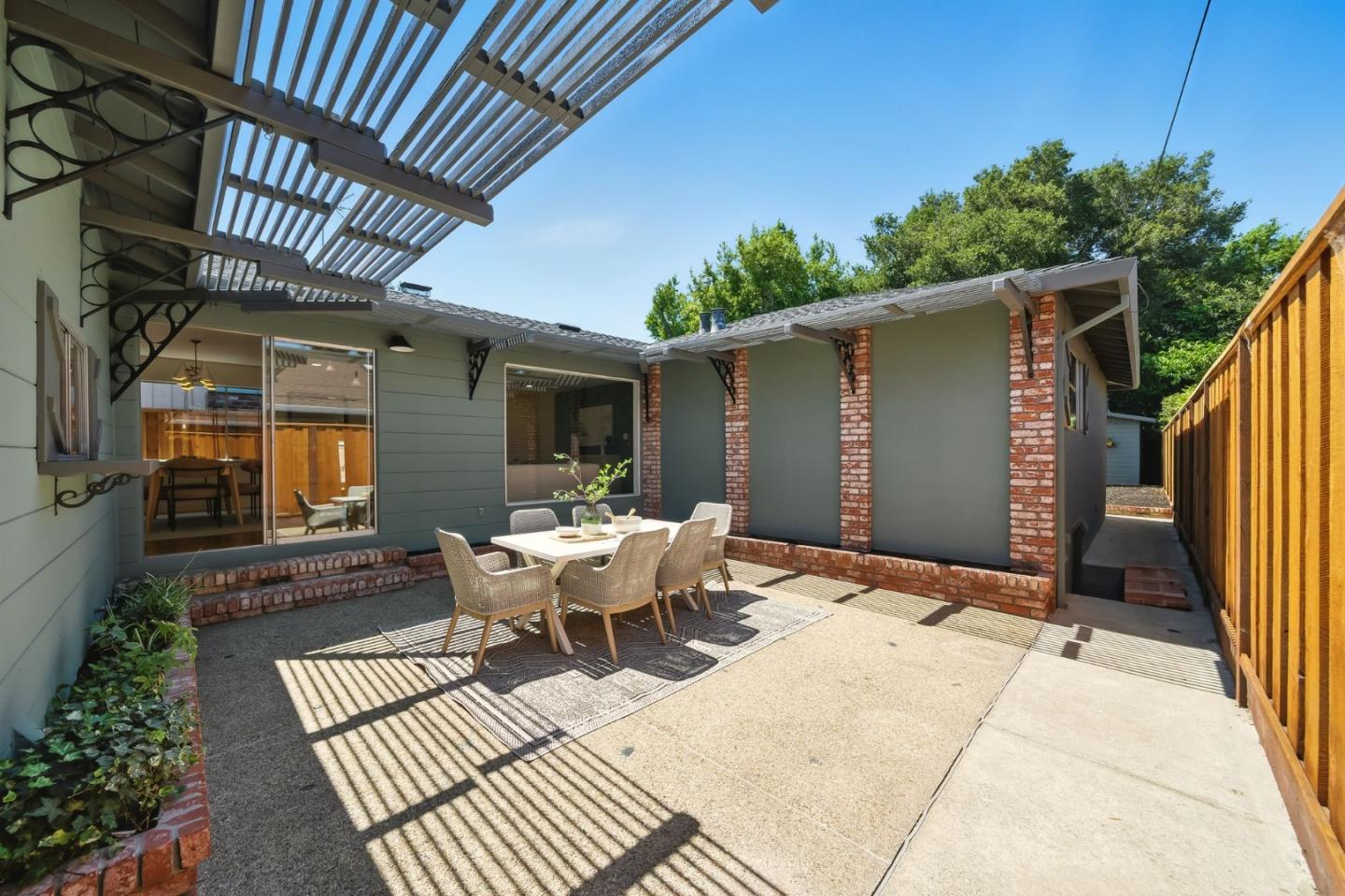 Detail Gallery Image 31 of 47 For 2012 Howard Ave, San Carlos,  CA 94070 - 3 Beds | 2 Baths