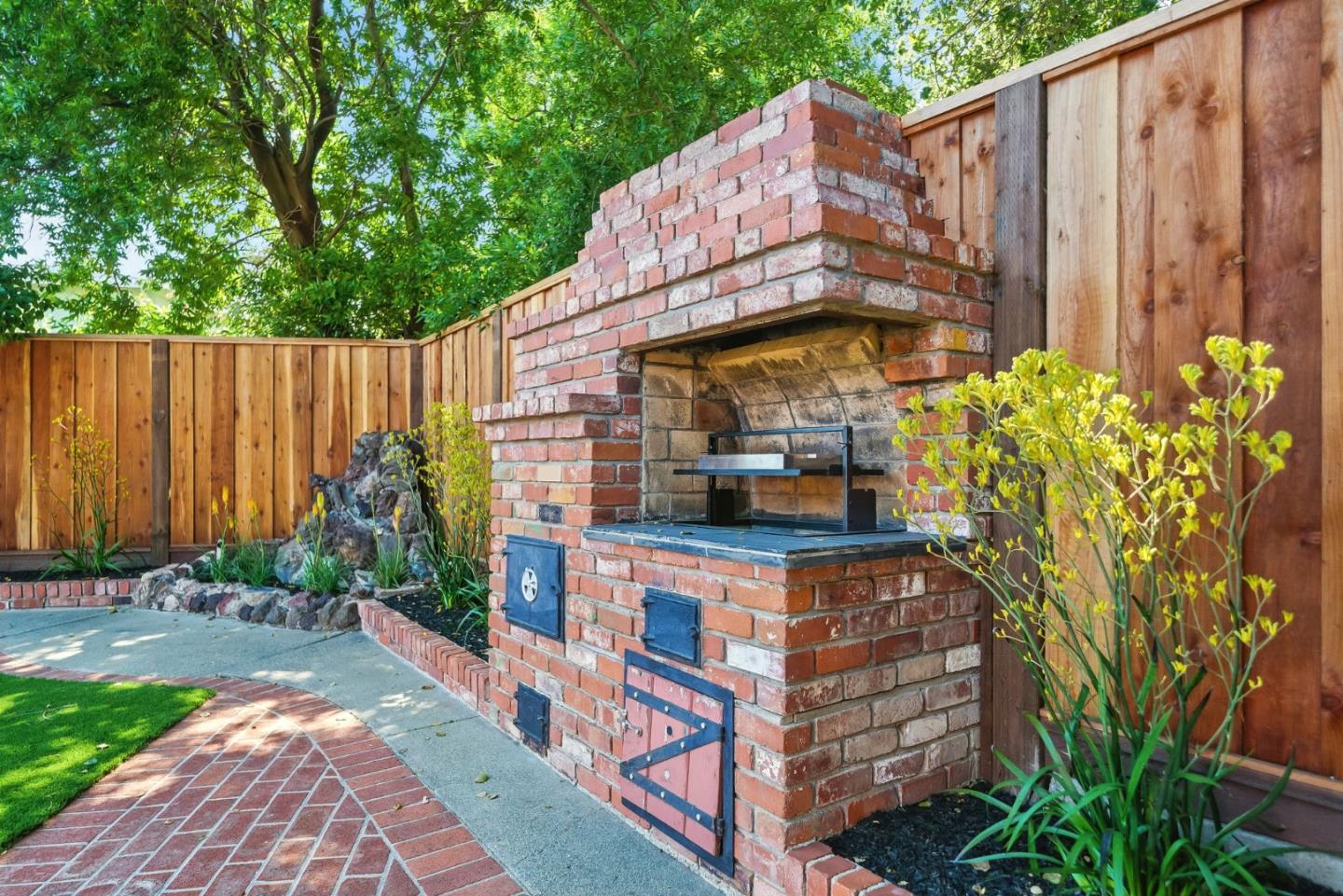 Detail Gallery Image 39 of 47 For 2012 Howard Ave, San Carlos,  CA 94070 - 3 Beds | 2 Baths