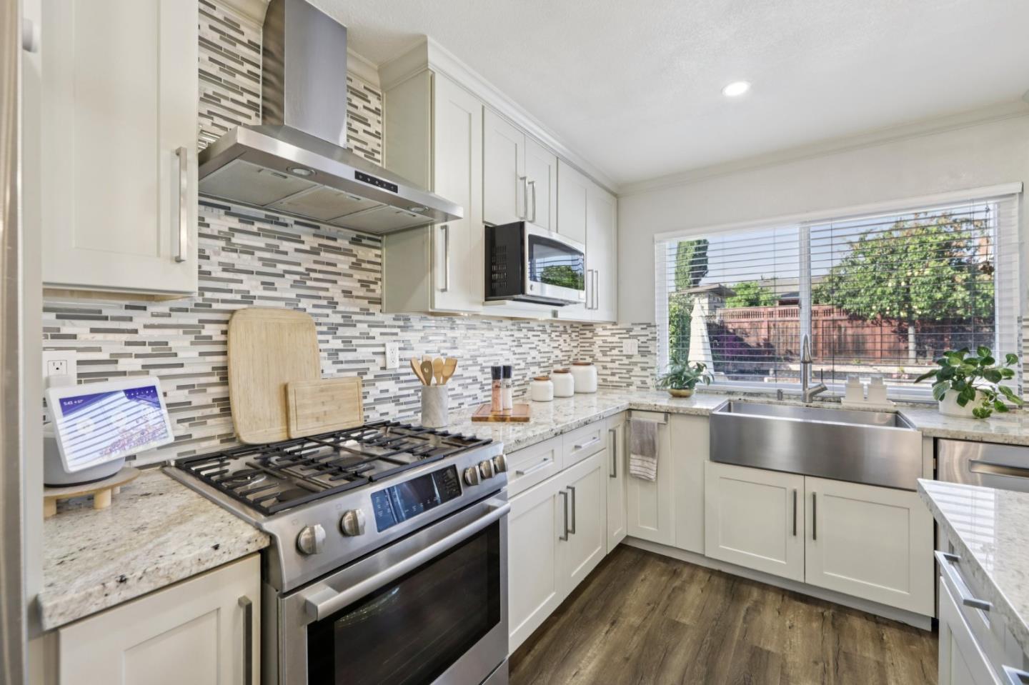 Detail Gallery Image 13 of 69 For 1672 Coraltree Pl, San Jose,  CA 95131 - 4 Beds | 2 Baths