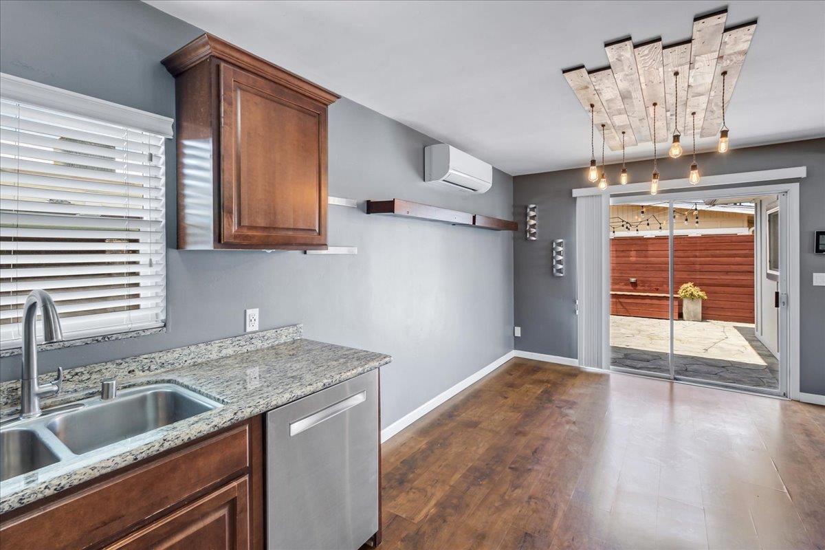 Detail Gallery Image 11 of 27 For 570 Casanova Ave, Monterey,  CA 93940 - 2 Beds | 2 Baths