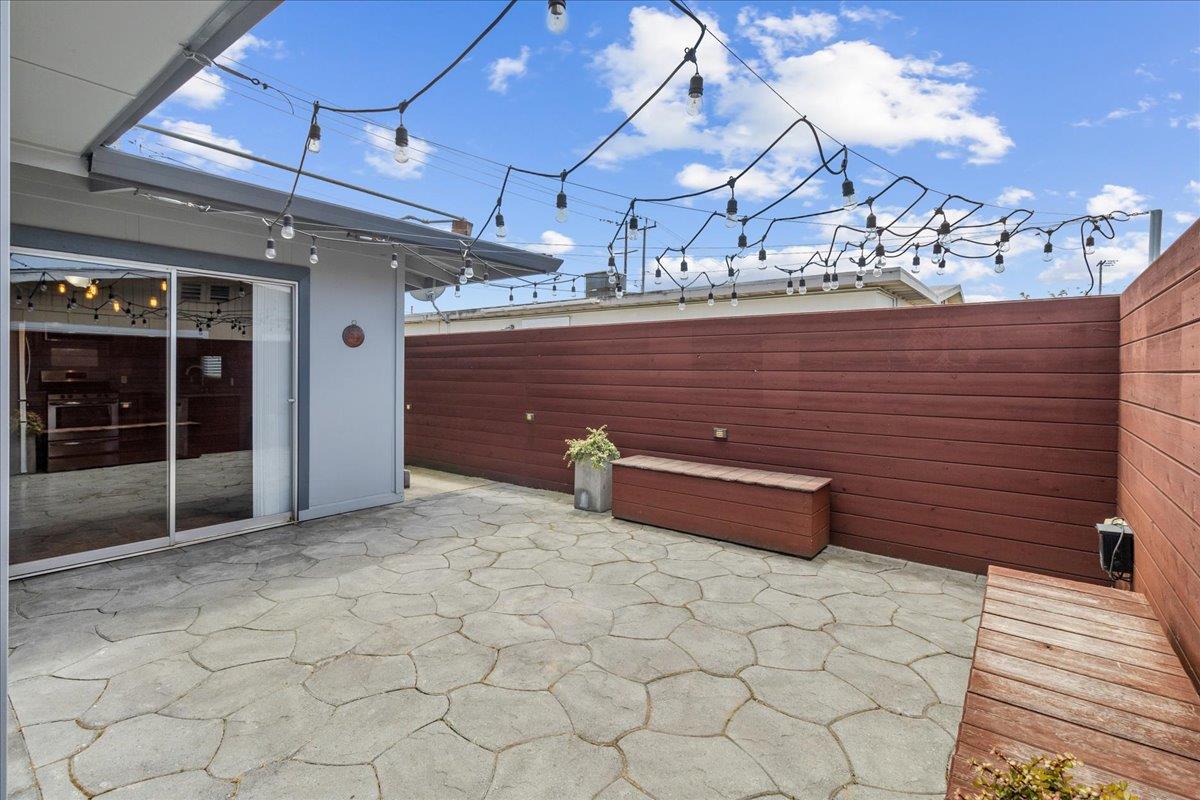 Detail Gallery Image 12 of 27 For 570 Casanova Ave, Monterey,  CA 93940 - 2 Beds | 2 Baths