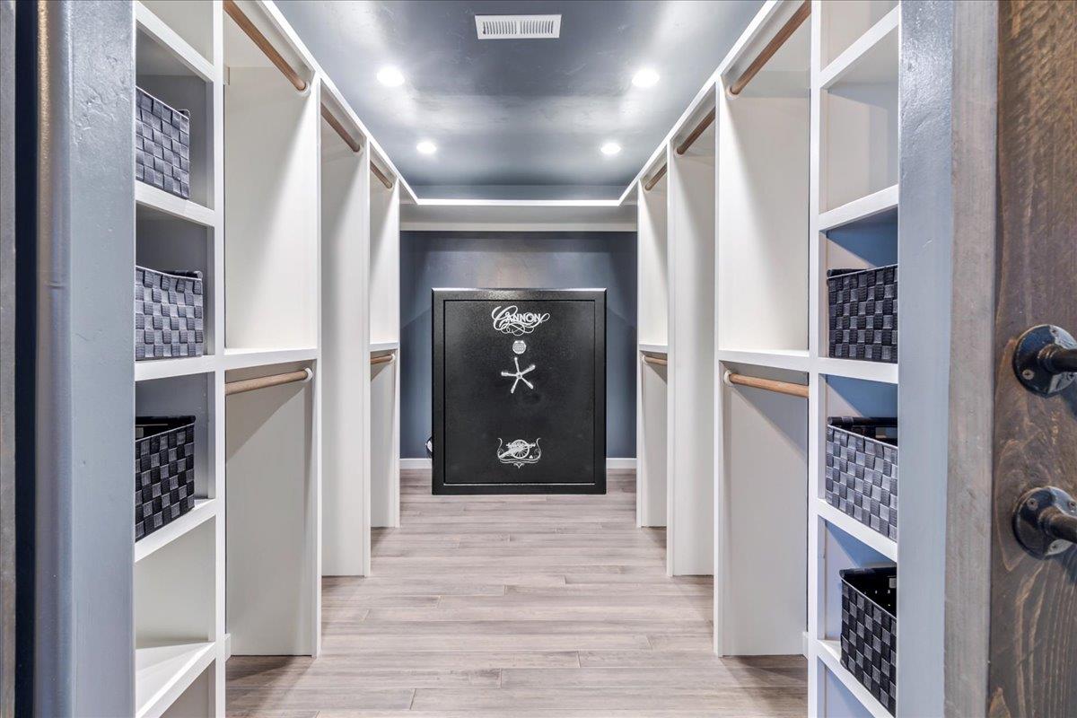 Detail Gallery Image 18 of 27 For 570 Casanova Ave, Monterey,  CA 93940 - 2 Beds | 2 Baths