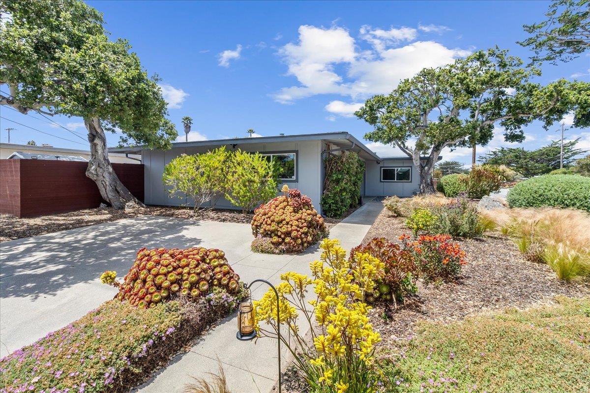 Detail Gallery Image 2 of 27 For 570 Casanova Ave, Monterey,  CA 93940 - 2 Beds | 2 Baths