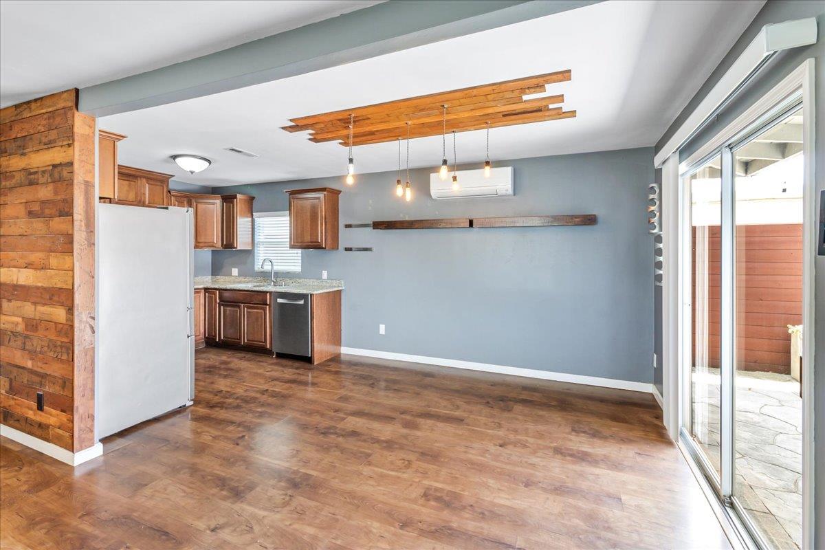 Detail Gallery Image 8 of 27 For 570 Casanova Ave, Monterey,  CA 93940 - 2 Beds | 2 Baths