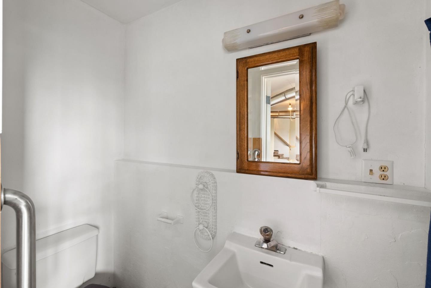 Detail Gallery Image 17 of 25 For 3705 Encline Way, Belmont,  CA 94002 - 2 Beds | 1 Baths