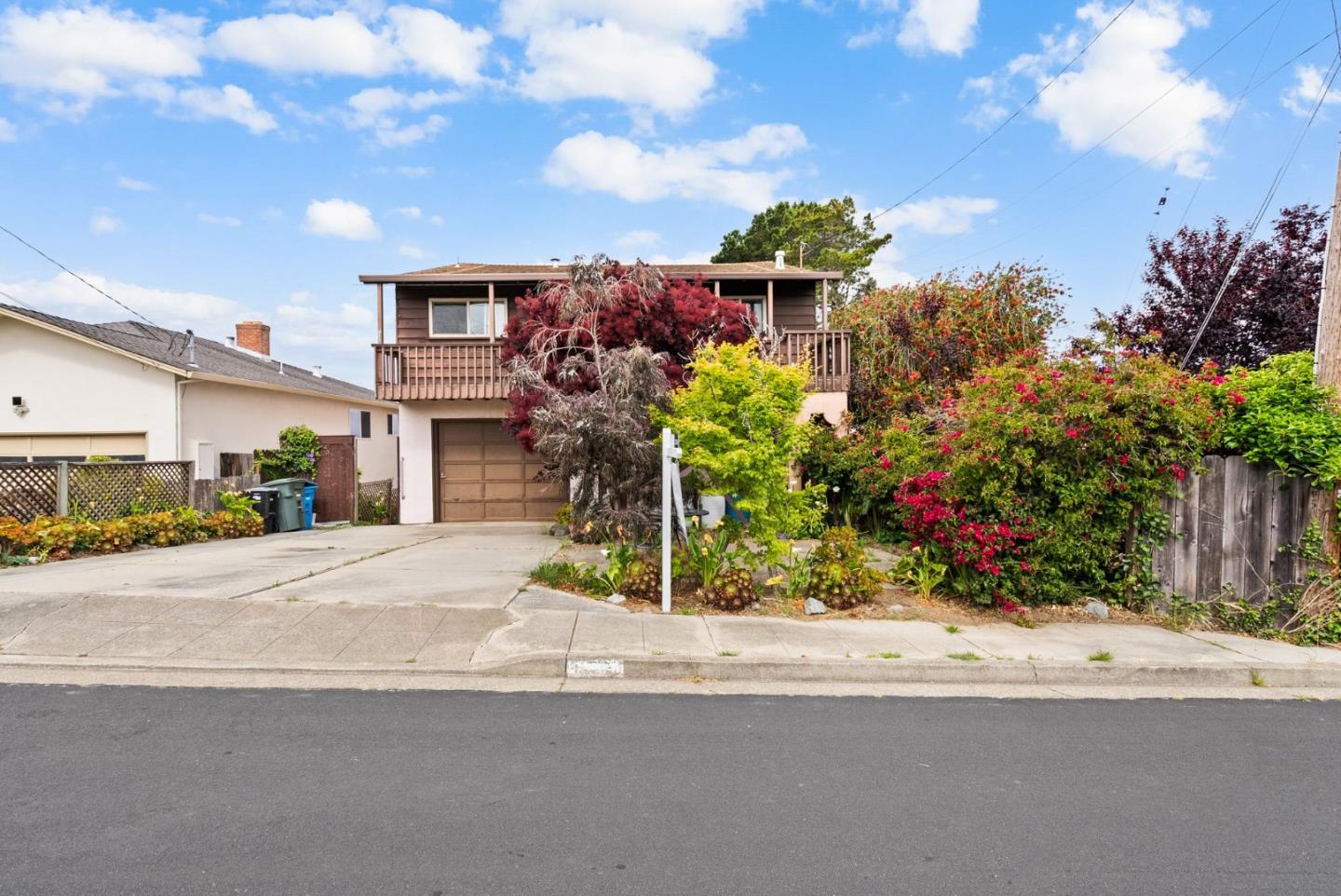 Detail Gallery Image 2 of 25 For 3705 Encline Way, Belmont,  CA 94002 - 2 Beds | 1 Baths
