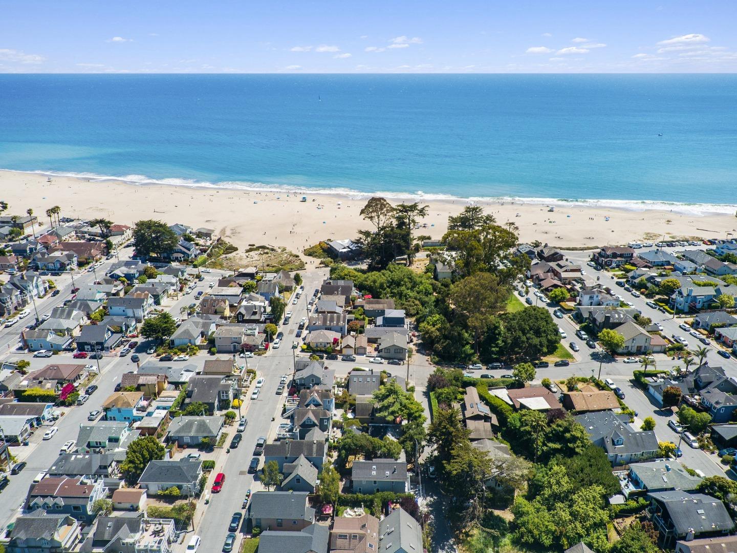 Detail Gallery Image 30 of 48 For 214 Brook Ave, Santa Cruz,  CA 95062 - 3 Beds | 2 Baths
