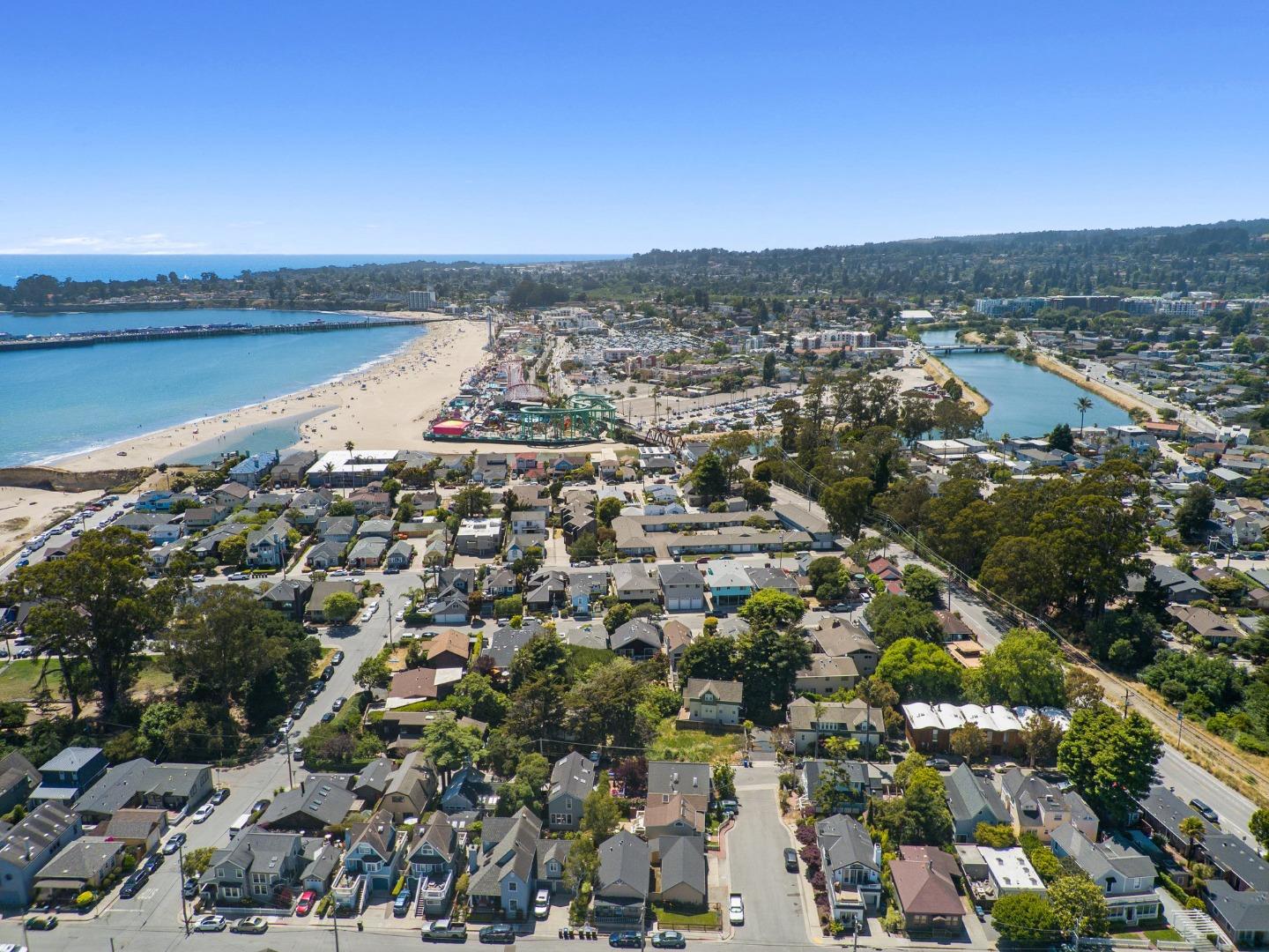 Detail Gallery Image 31 of 48 For 214 Brook Ave, Santa Cruz,  CA 95062 - 3 Beds | 2 Baths