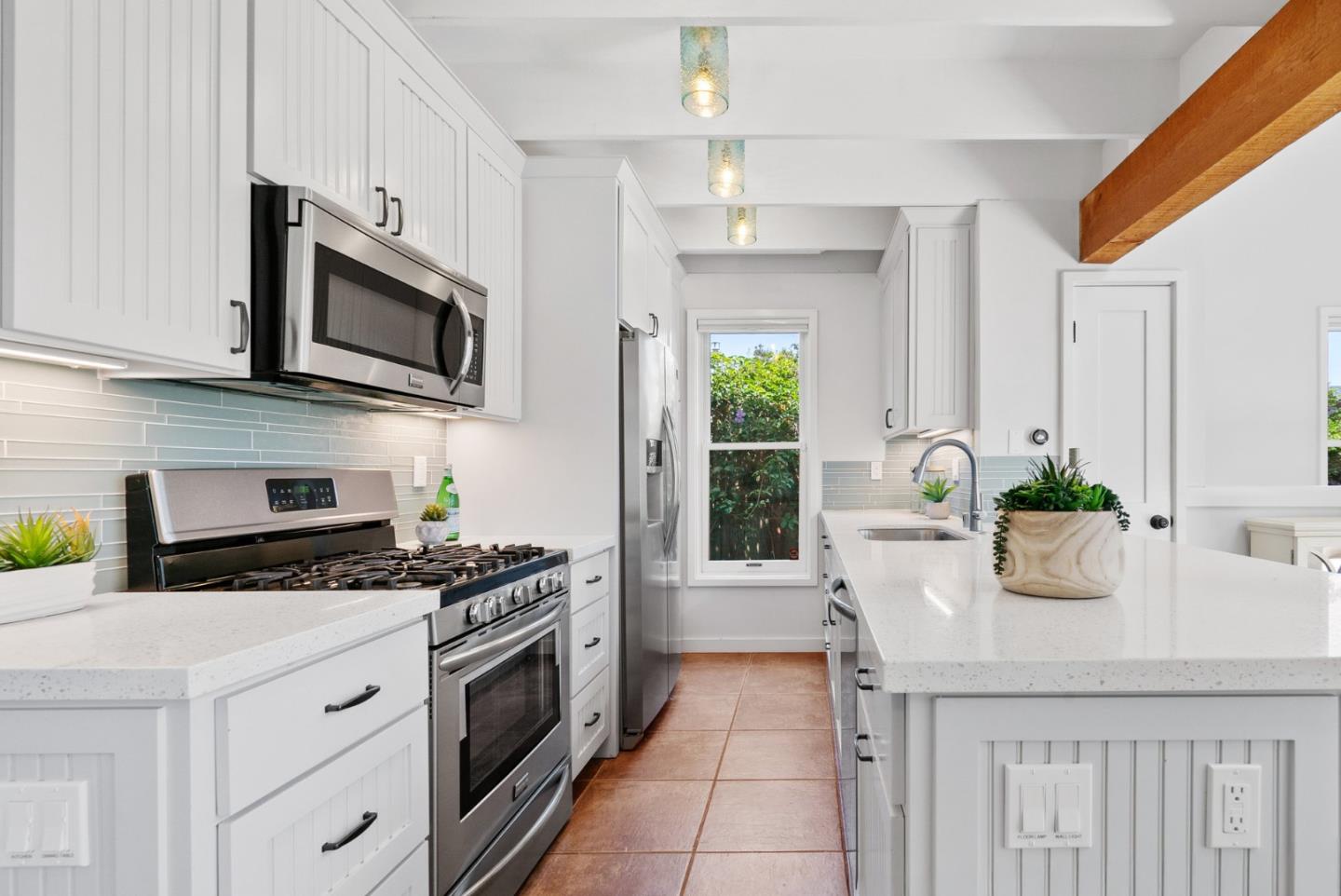 Detail Gallery Image 6 of 48 For 214 Brook Ave, Santa Cruz,  CA 95062 - 3 Beds | 2 Baths