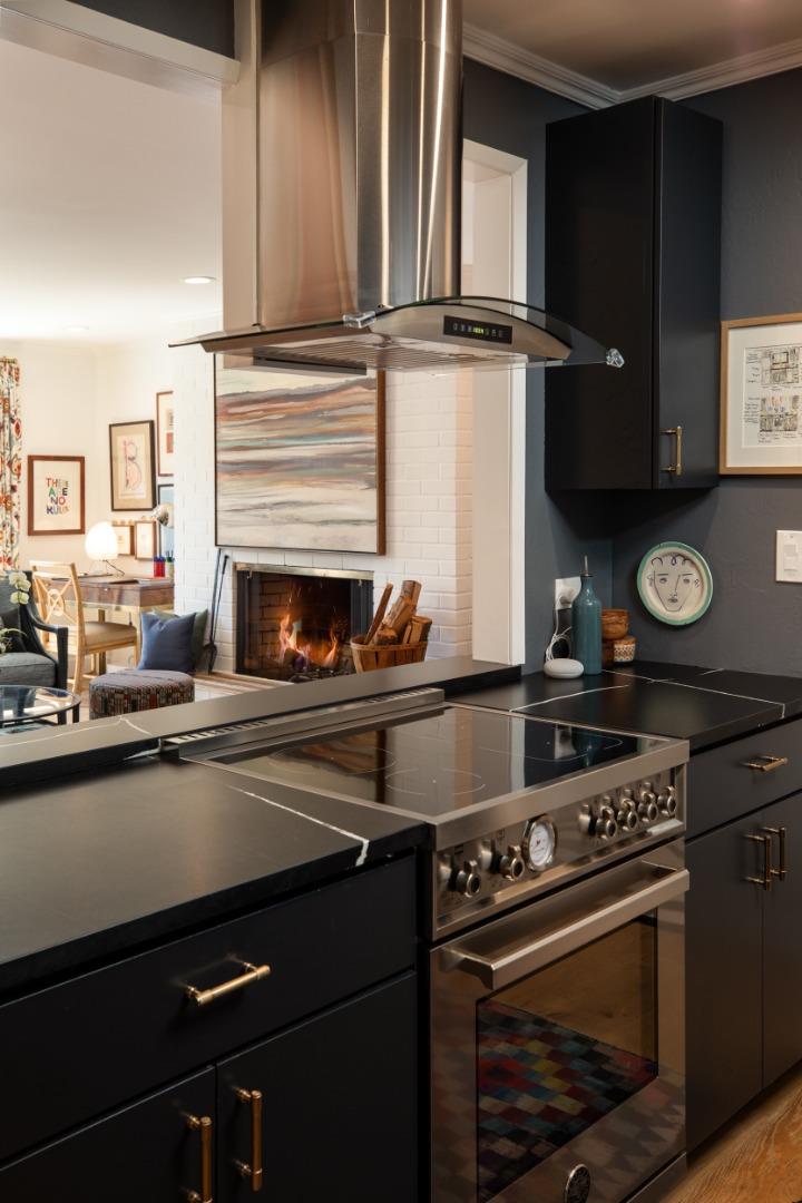 Detail Gallery Image 10 of 37 For 445 Oak Grove Ave #4,  Menlo Park,  CA 94025 - 2 Beds | 2 Baths