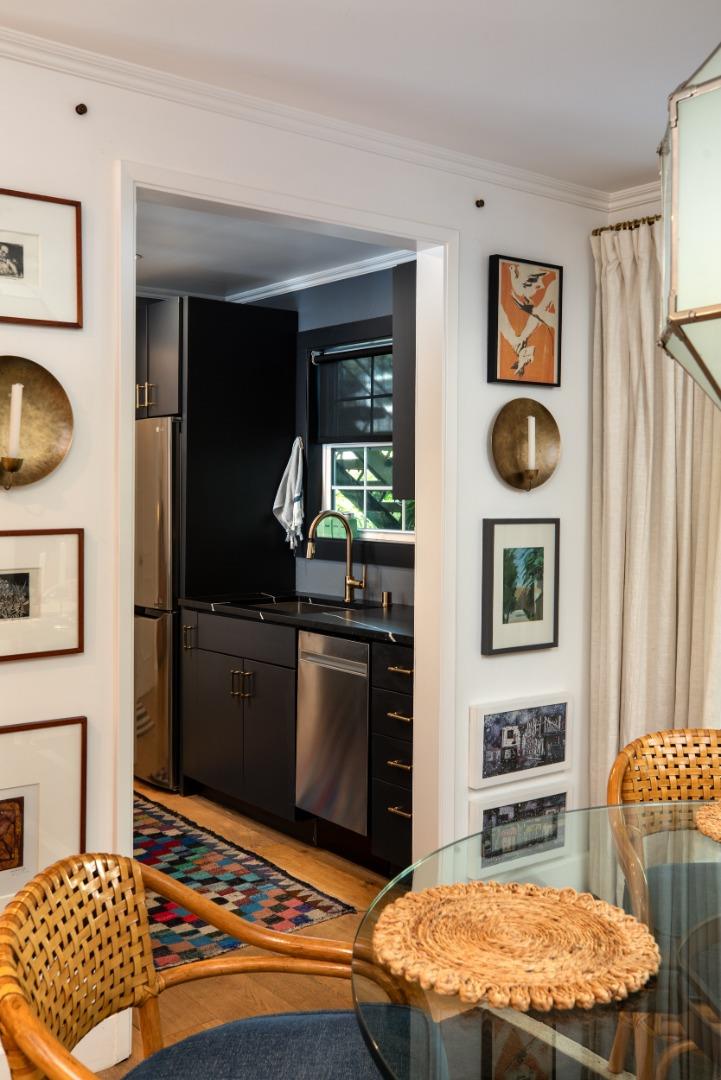 Detail Gallery Image 11 of 37 For 445 Oak Grove Ave #4,  Menlo Park,  CA 94025 - 2 Beds | 2 Baths