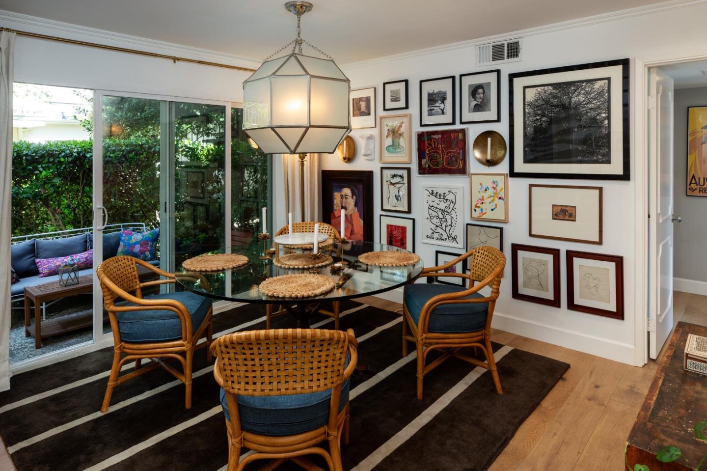 Detail Gallery Image 12 of 37 For 445 Oak Grove Ave #4,  Menlo Park,  CA 94025 - 2 Beds | 2 Baths