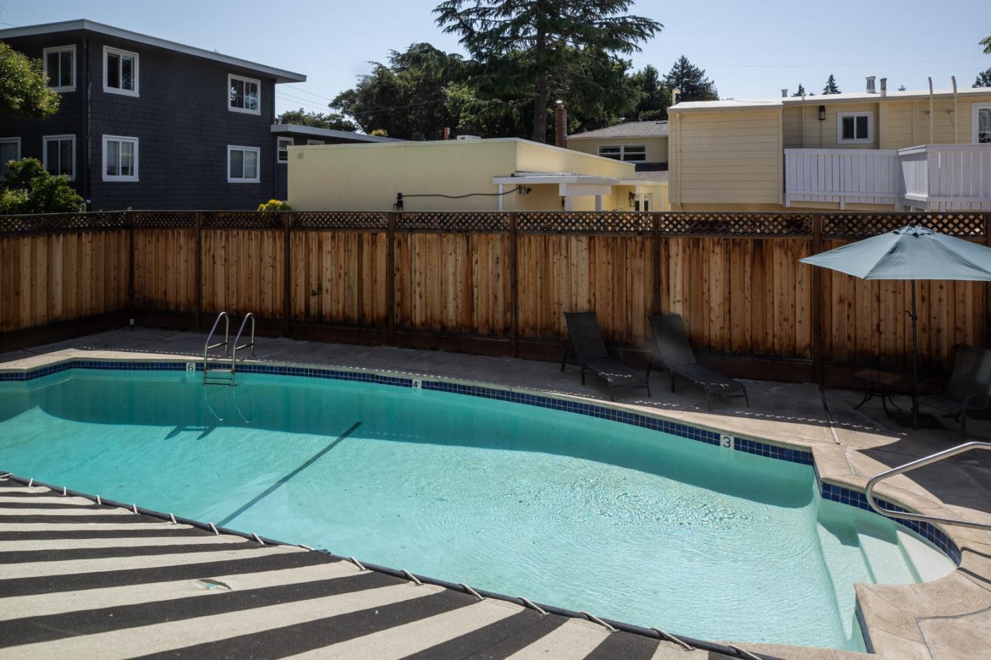 Detail Gallery Image 31 of 37 For 445 Oak Grove Ave #4,  Menlo Park,  CA 94025 - 2 Beds | 2 Baths