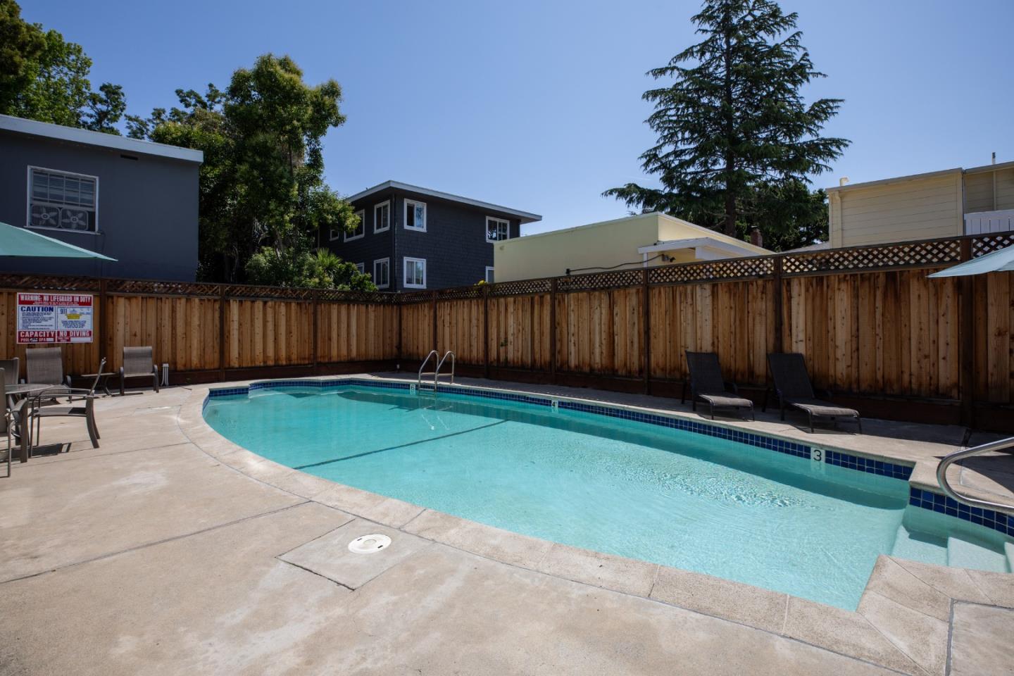 Detail Gallery Image 32 of 37 For 445 Oak Grove Ave #4,  Menlo Park,  CA 94025 - 2 Beds | 2 Baths