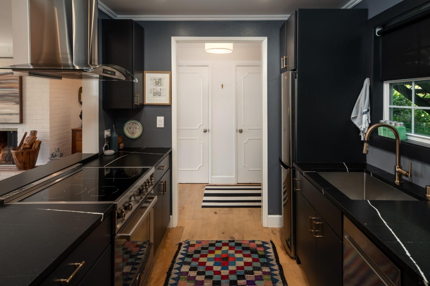 Detail Gallery Image 9 of 37 For 445 Oak Grove Ave #4,  Menlo Park,  CA 94025 - 2 Beds | 2 Baths
