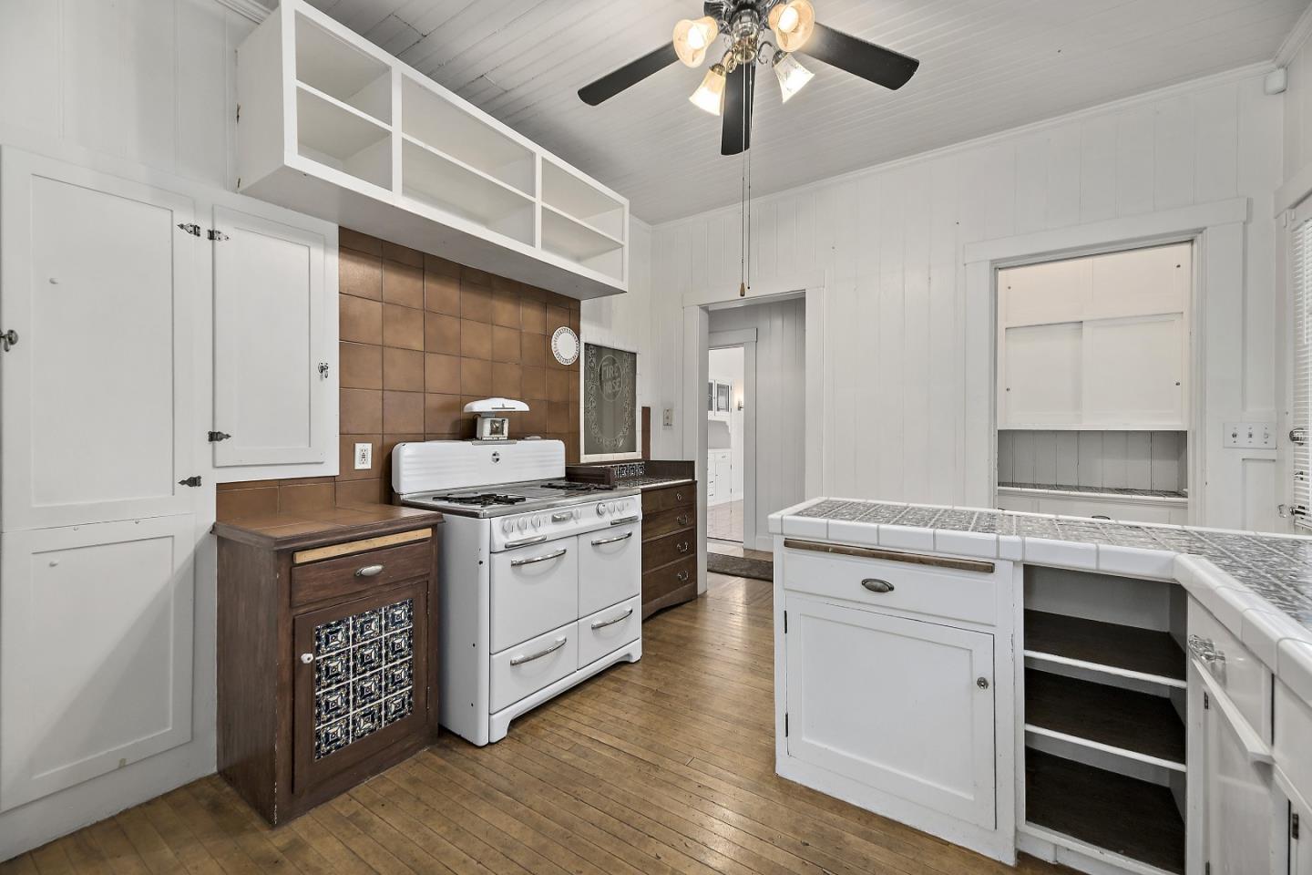 Detail Gallery Image 13 of 79 For 100 Wood Rd, Los Gatos,  CA 95030 - 5 Beds | 4 Baths