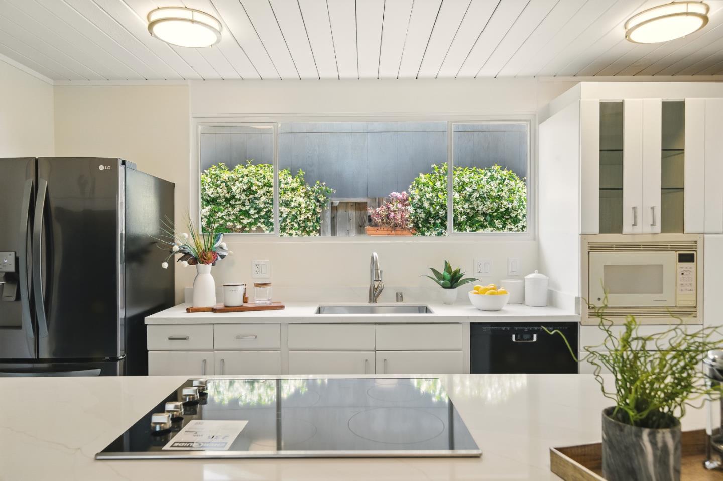 Detail Gallery Image 20 of 52 For 200 Loon Ct, Foster City,  CA 94404 - 5 Beds | 2 Baths
