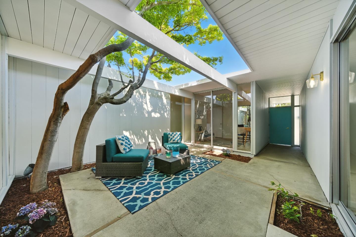 Detail Gallery Image 3 of 52 For 200 Loon Ct, Foster City,  CA 94404 - 5 Beds | 2 Baths