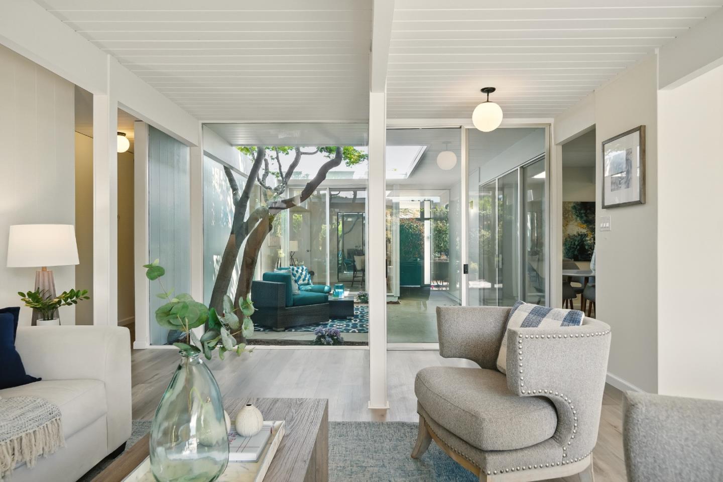 Detail Gallery Image 9 of 52 For 200 Loon Ct, Foster City,  CA 94404 - 5 Beds | 2 Baths