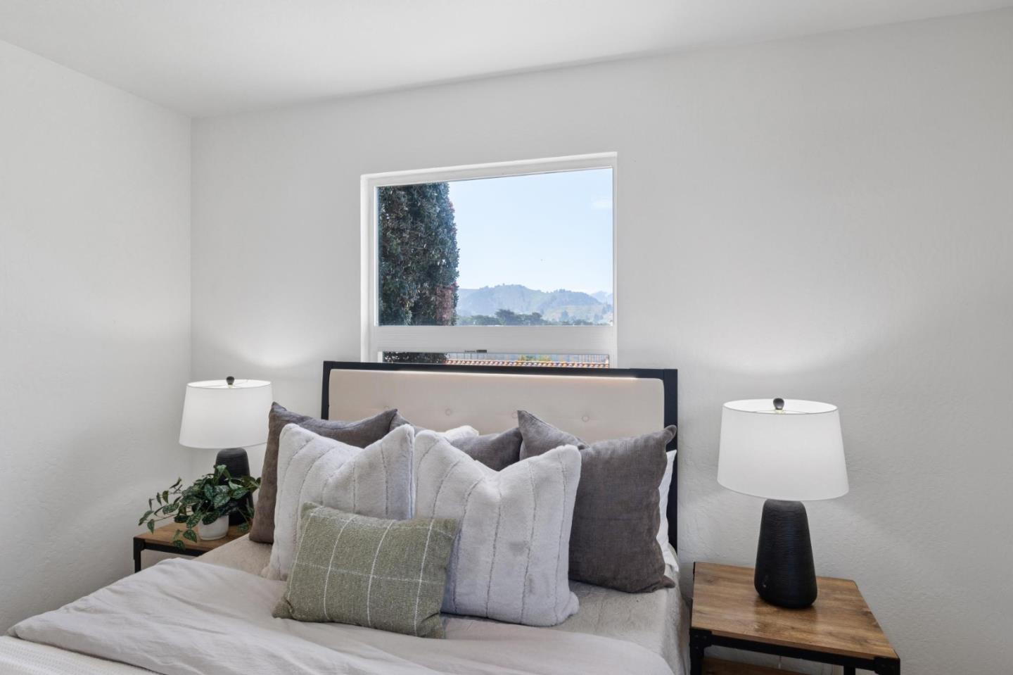Detail Gallery Image 12 of 23 For 77 Montecito Ave, Pacifica,  CA 94044 - 2 Beds | 1/1 Baths