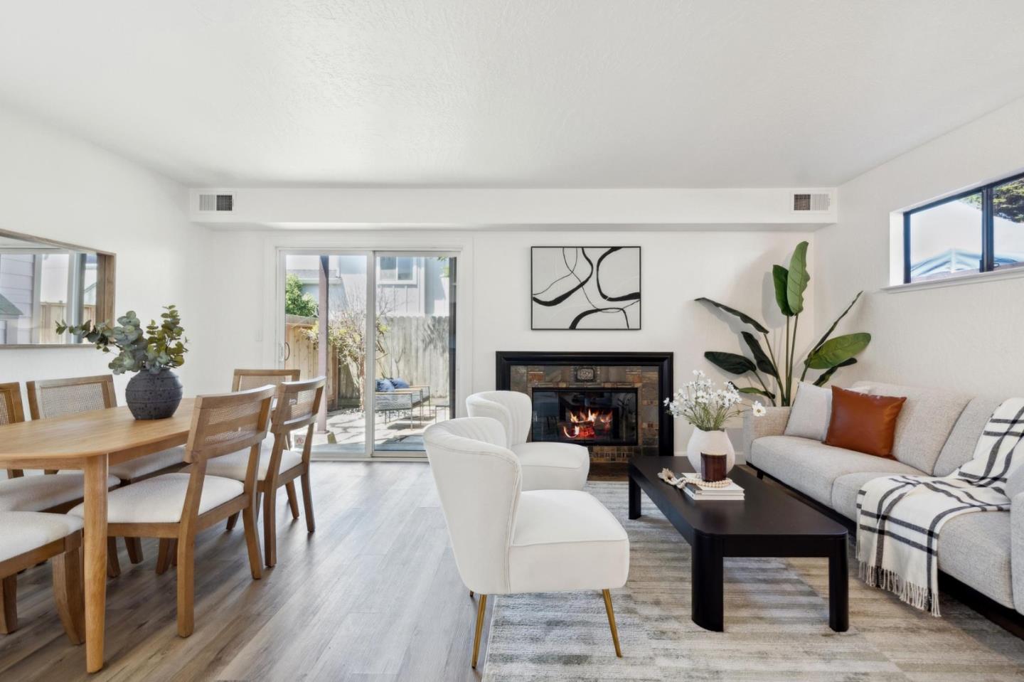 Detail Gallery Image 3 of 23 For 77 Montecito Ave, Pacifica,  CA 94044 - 2 Beds | 1/1 Baths