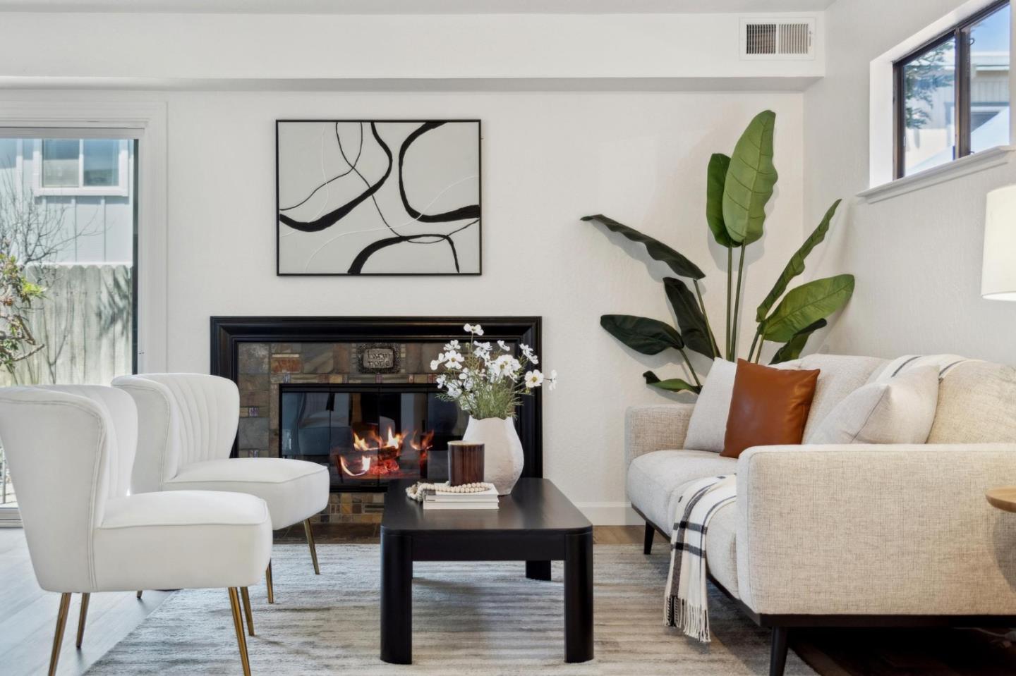Detail Gallery Image 4 of 23 For 77 Montecito Ave, Pacifica,  CA 94044 - 2 Beds | 1/1 Baths