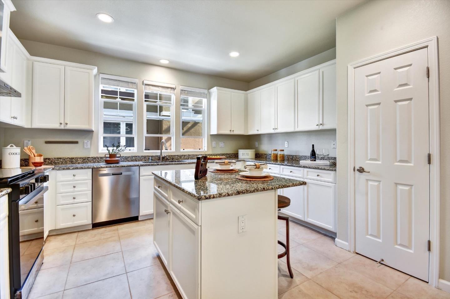 Detail Gallery Image 3 of 51 For 2620 Tamalpais Ter, Fremont,  CA 94538 - 3 Beds | 2/2 Baths