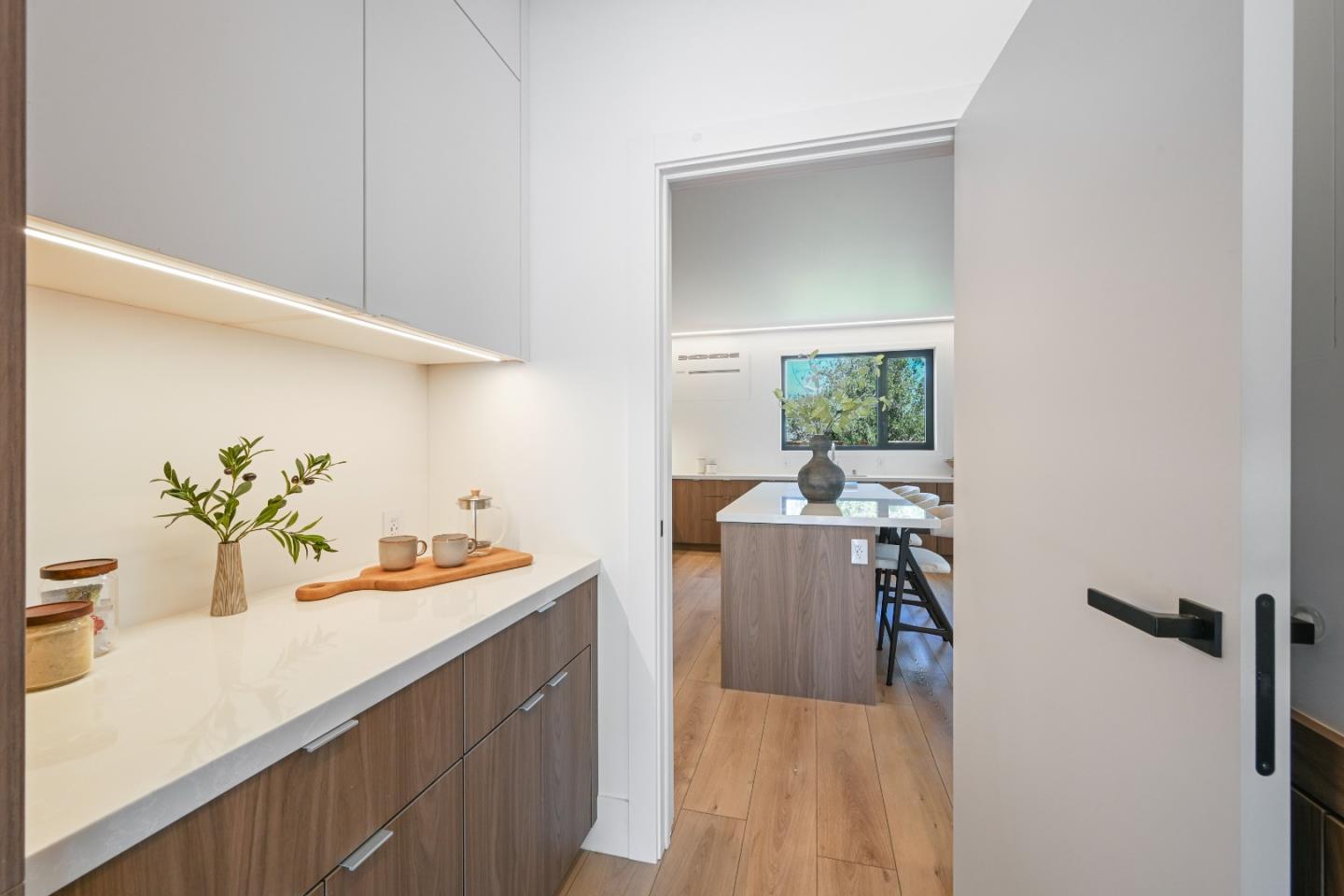 Detail Gallery Image 13 of 40 For 2725 Los Altos Dr, San Jose,  CA 95121 - 5 Beds | 3/1 Baths