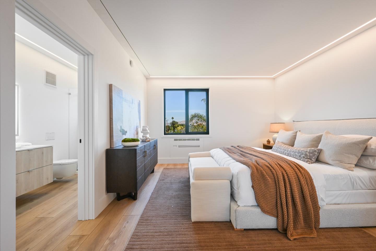 Detail Gallery Image 14 of 40 For 2725 Los Altos Dr, San Jose,  CA 95121 - 5 Beds | 3/1 Baths