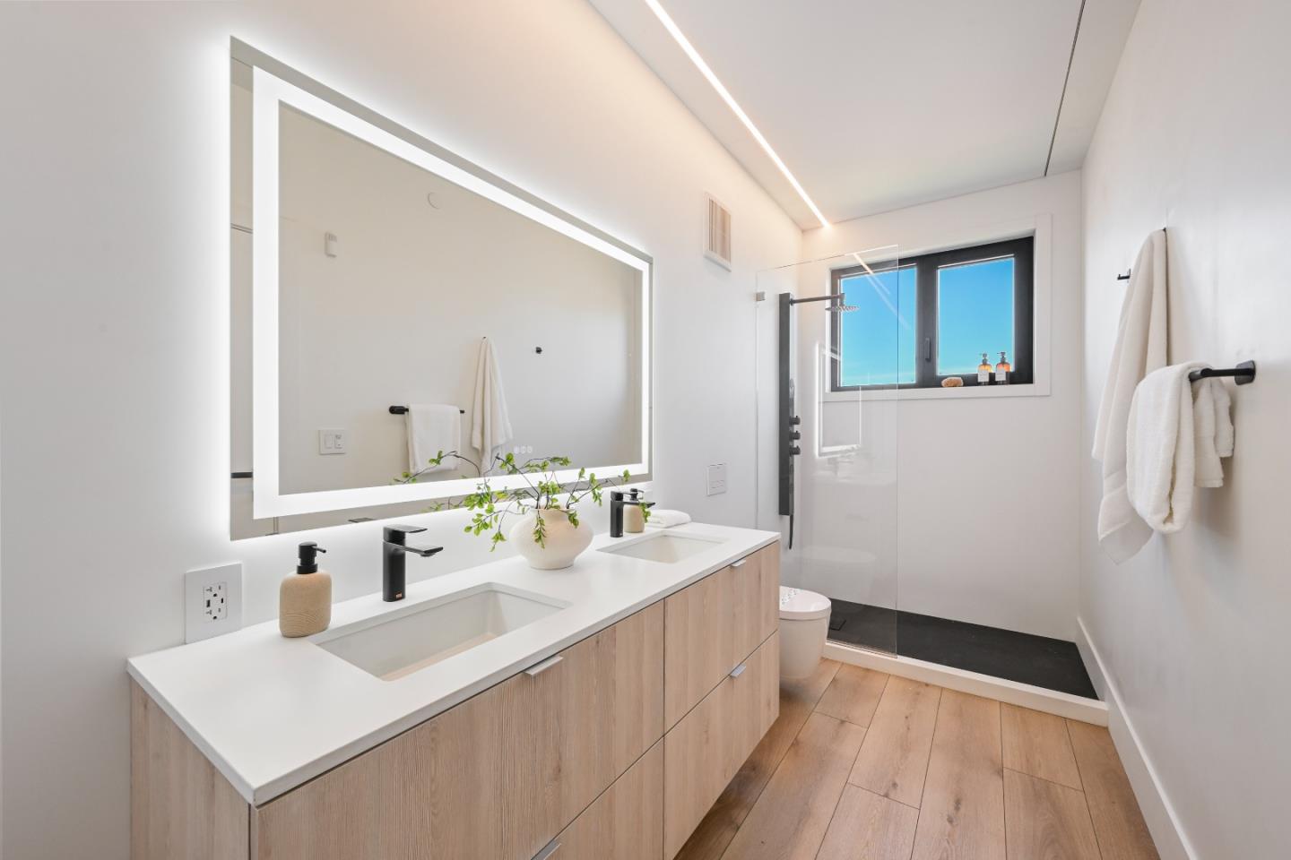 Detail Gallery Image 18 of 40 For 2725 Los Altos Dr, San Jose,  CA 95121 - 5 Beds | 3/1 Baths