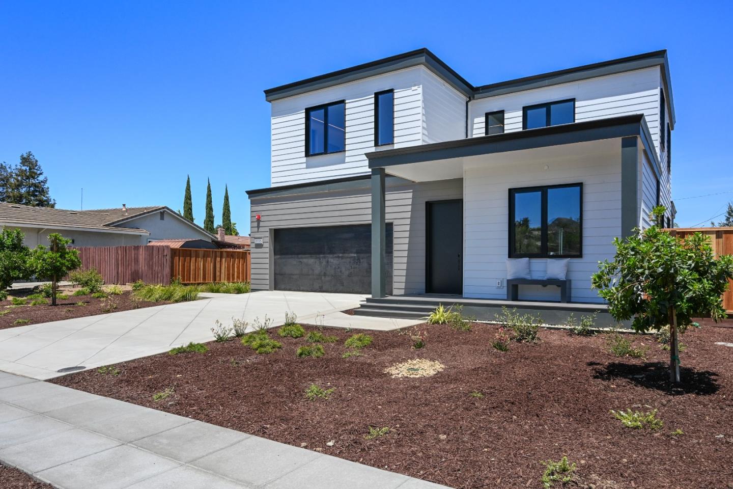 Detail Gallery Image 2 of 40 For 2725 Los Altos Dr, San Jose,  CA 95121 - 5 Beds | 3/1 Baths