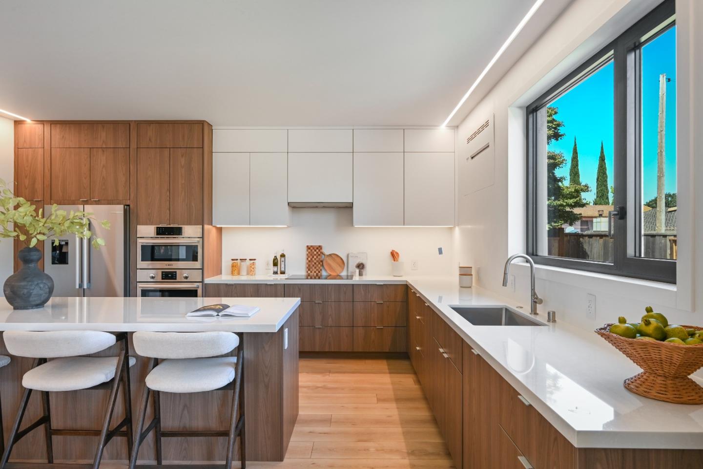 Detail Gallery Image 4 of 40 For 2725 Los Altos Dr, San Jose,  CA 95121 - 5 Beds | 3/1 Baths