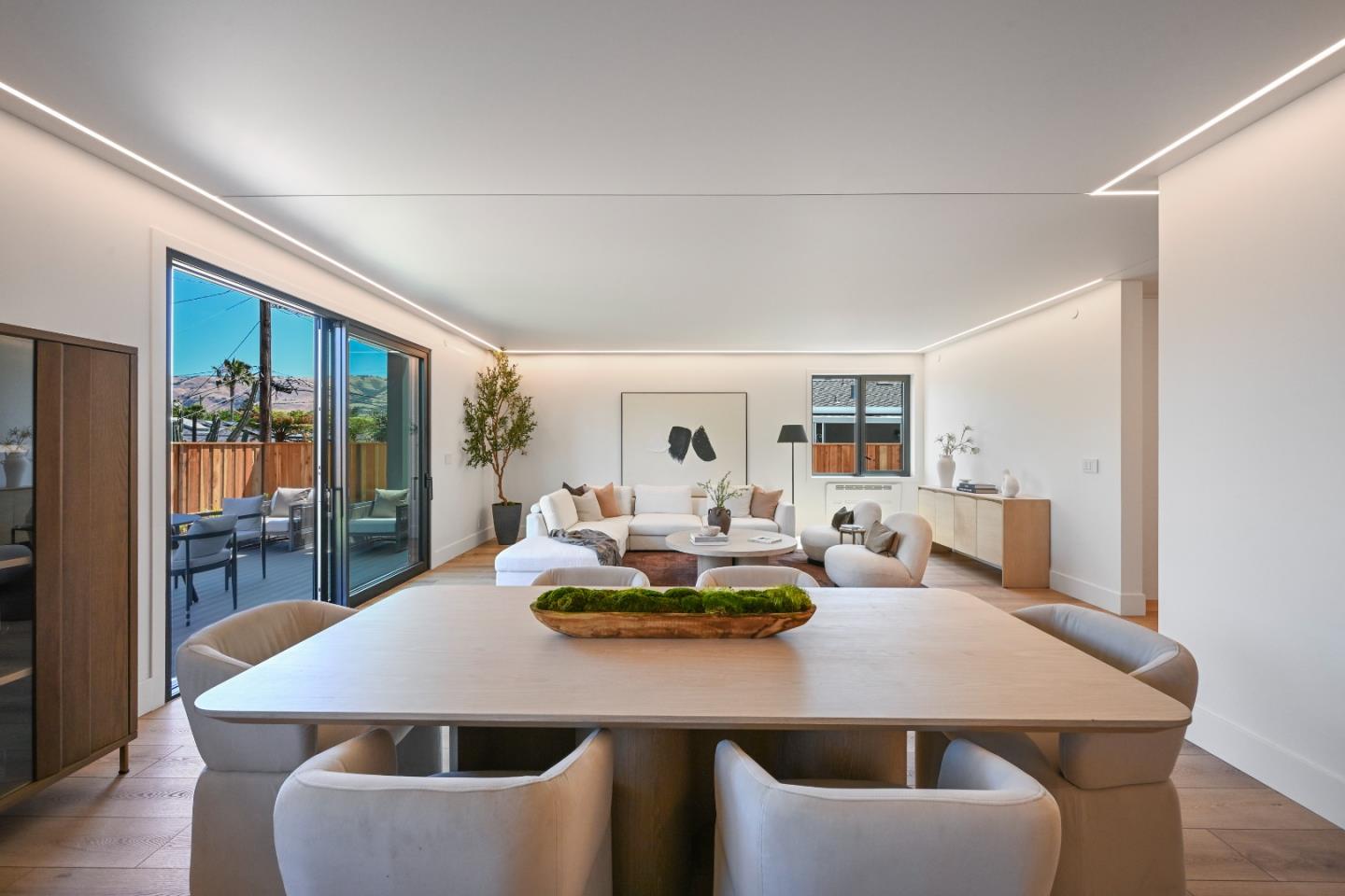 Detail Gallery Image 7 of 40 For 2725 Los Altos Dr, San Jose,  CA 95121 - 5 Beds | 3/1 Baths