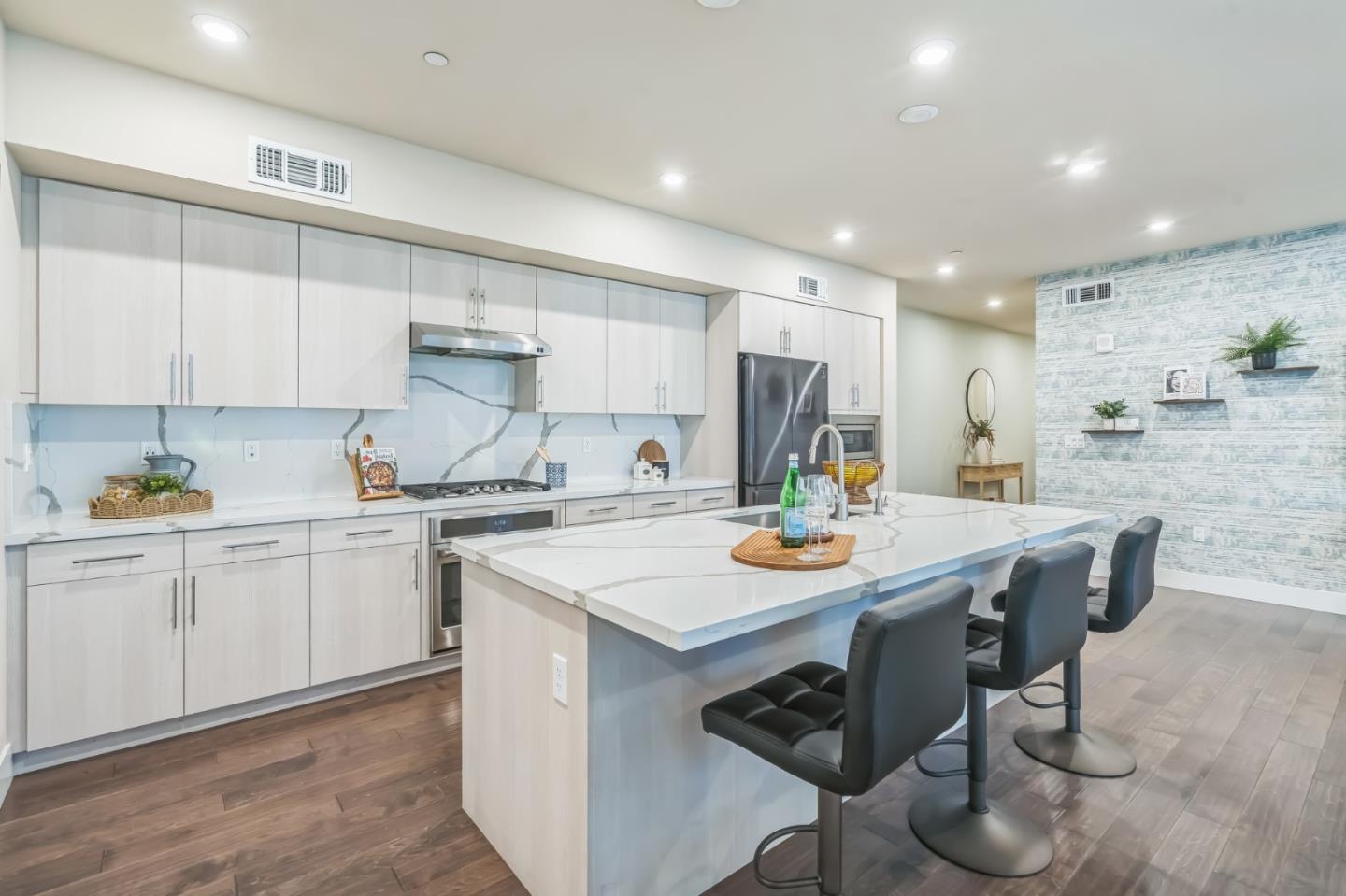 Detail Gallery Image 14 of 44 For 45049 Challenge Cmn #203,  Fremont,  CA 94538 - 3 Beds | 2 Baths