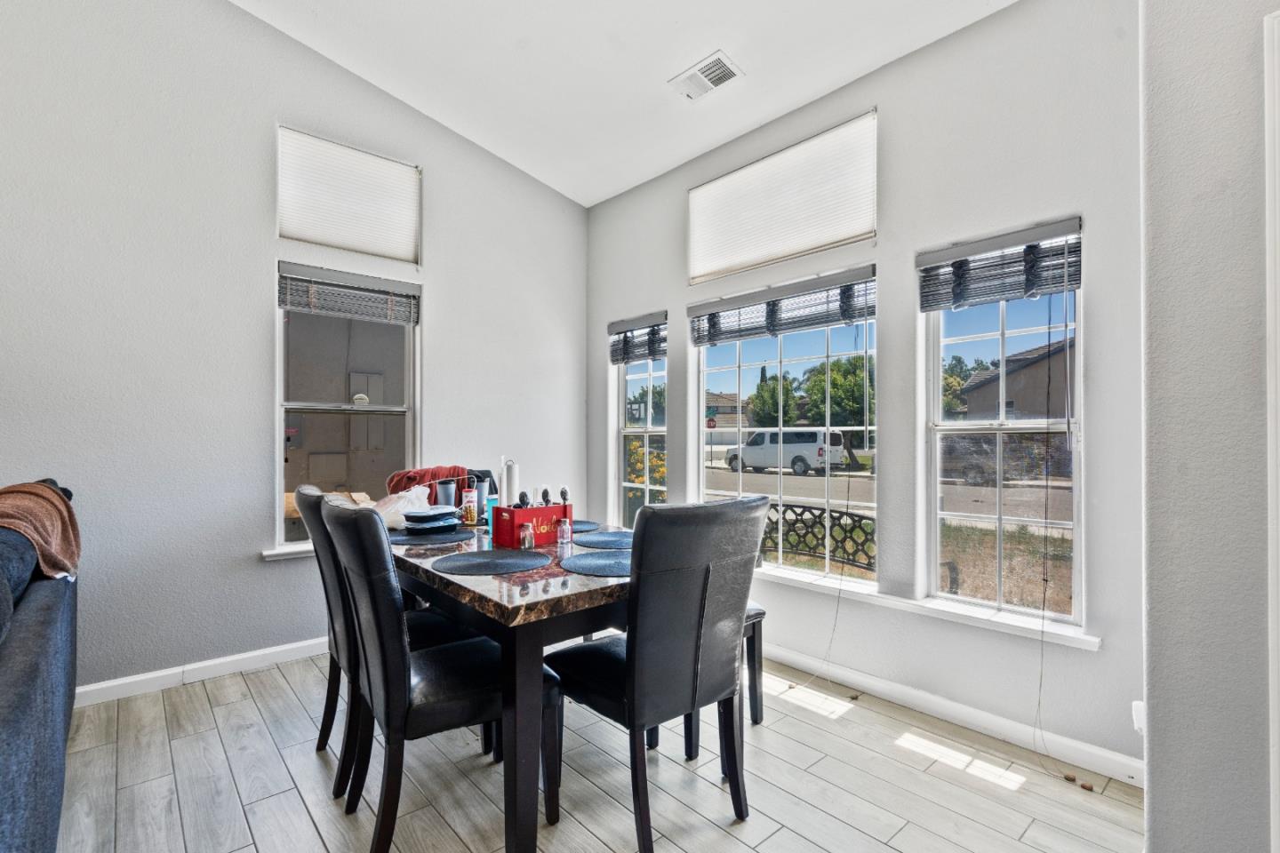 Detail Gallery Image 10 of 49 For 730 Marseille Dr, Hollister,  CA 95023 - 4 Beds | 2/1 Baths