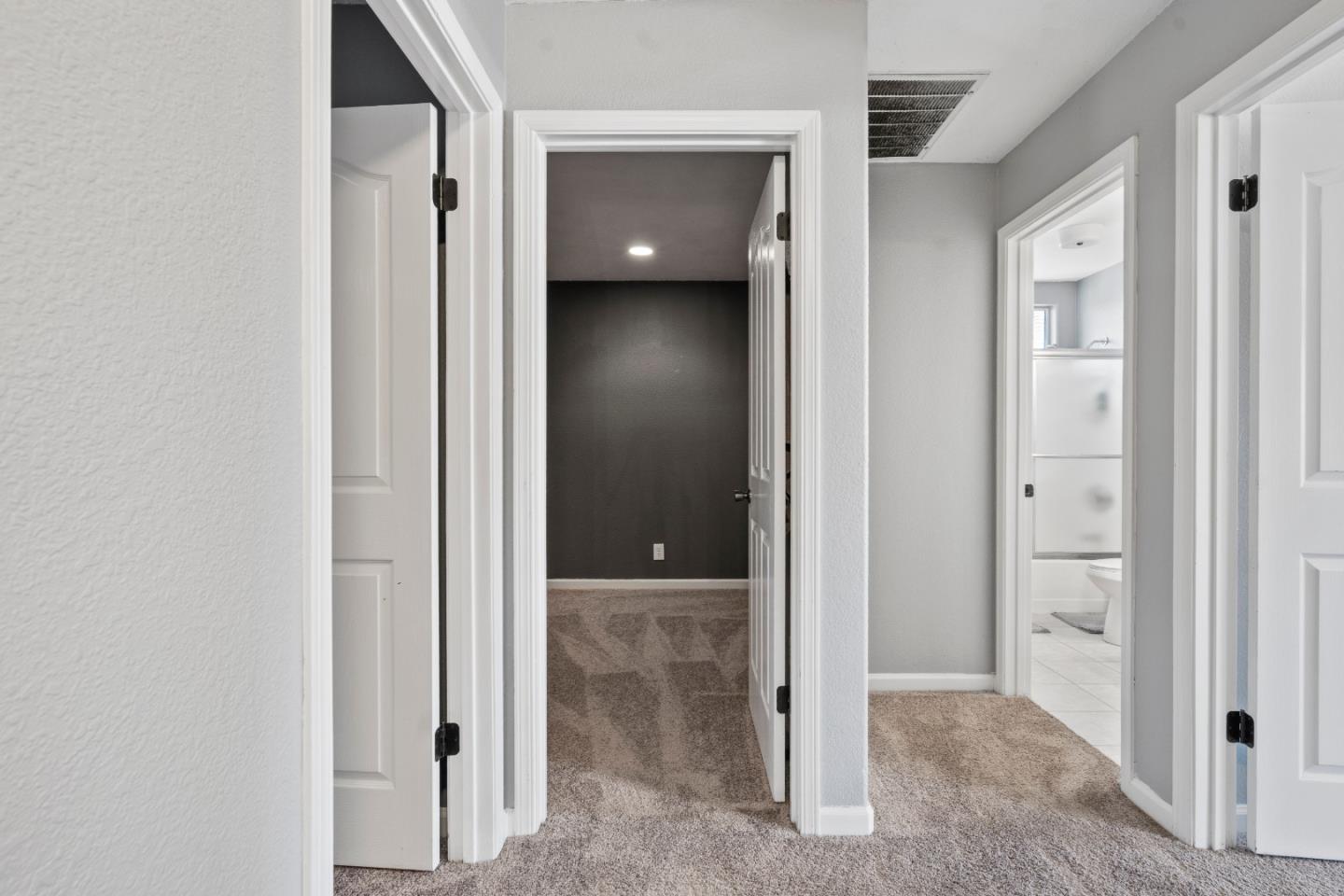 Detail Gallery Image 23 of 49 For 730 Marseille Dr, Hollister,  CA 95023 - 4 Beds | 2/1 Baths