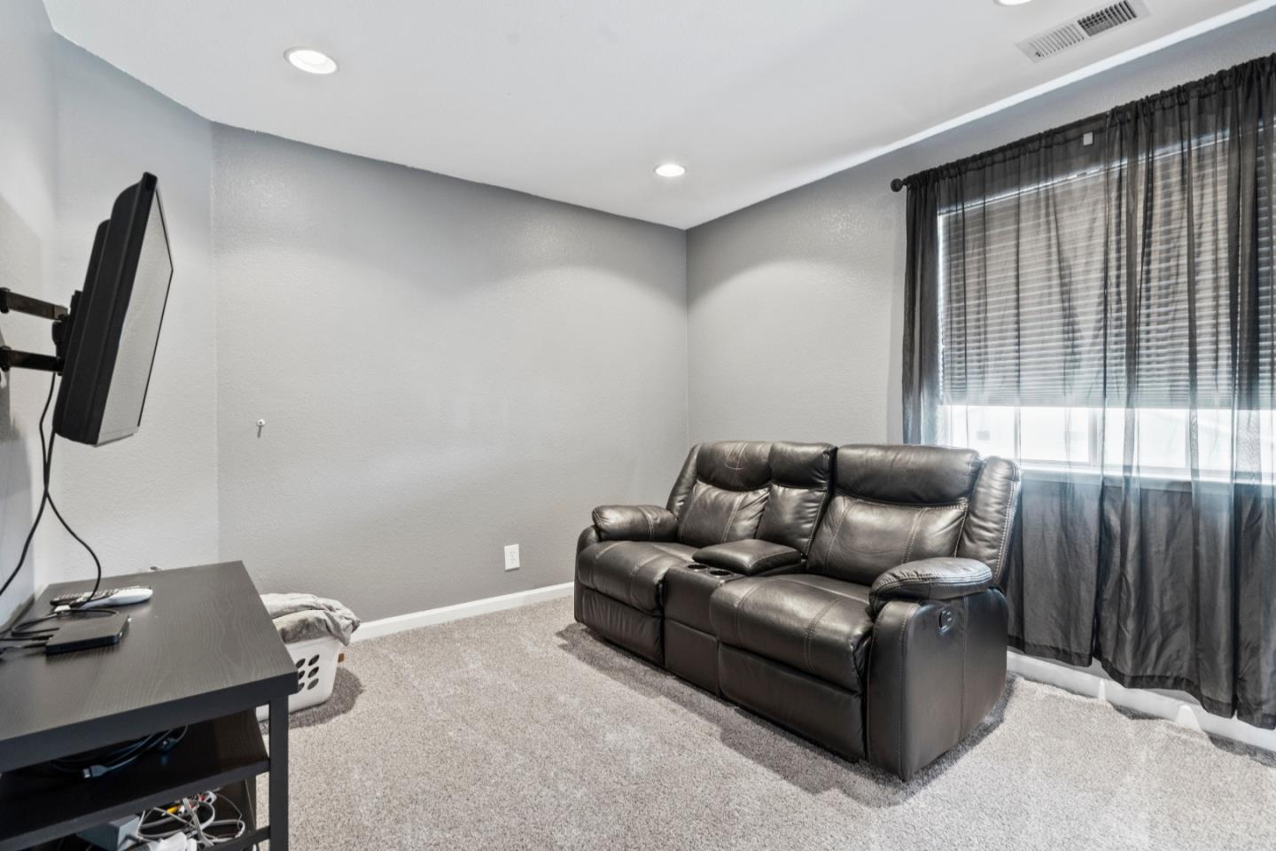 Detail Gallery Image 24 of 49 For 730 Marseille Dr, Hollister,  CA 95023 - 4 Beds | 2/1 Baths