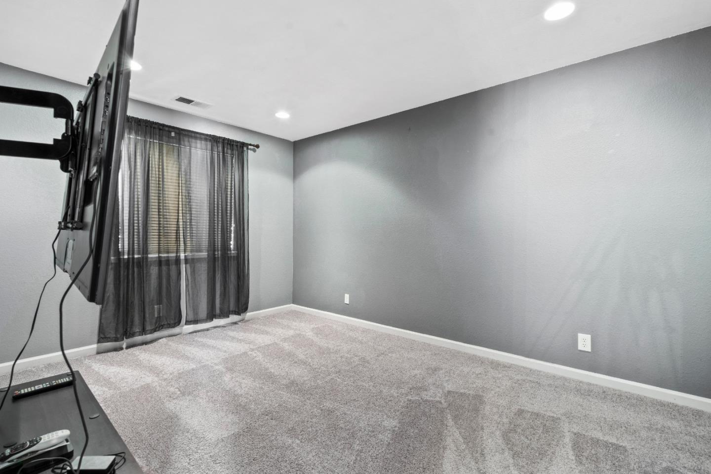 Detail Gallery Image 25 of 49 For 730 Marseille Dr, Hollister,  CA 95023 - 4 Beds | 2/1 Baths