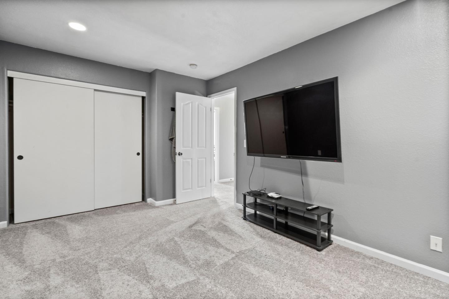 Detail Gallery Image 26 of 49 For 730 Marseille Dr, Hollister,  CA 95023 - 4 Beds | 2/1 Baths