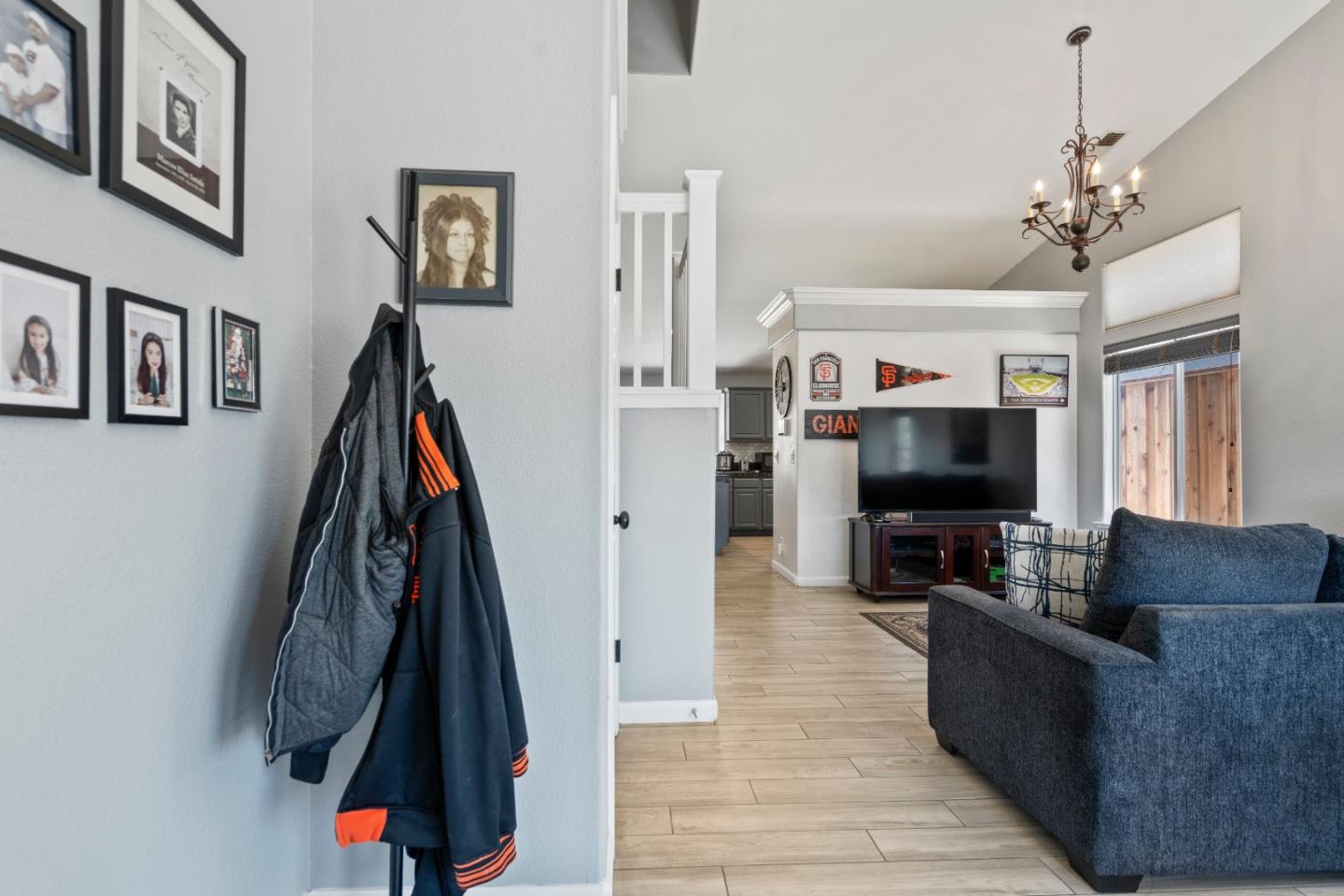 Detail Gallery Image 8 of 49 For 730 Marseille Dr, Hollister,  CA 95023 - 4 Beds | 2/1 Baths