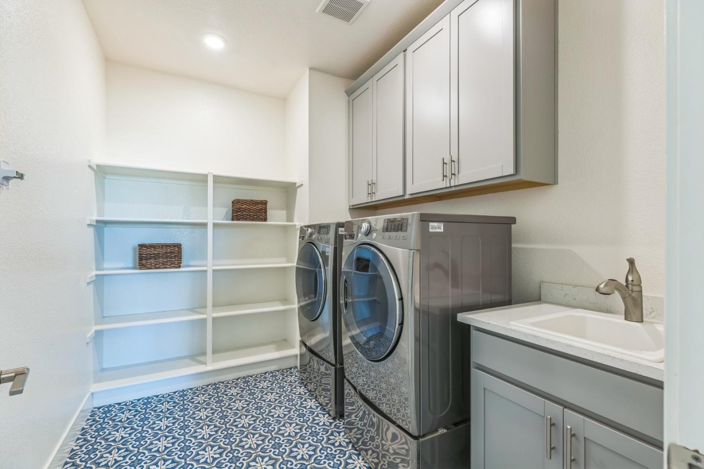 Detail Gallery Image 12 of 13 For 8824 Piano Cir, Elk Grove,  CA 95757 - 4 Beds | 3 Baths
