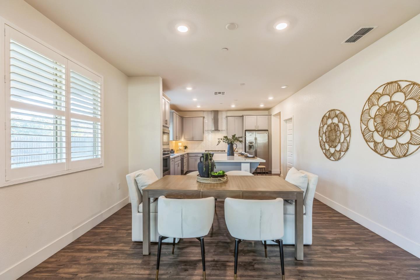 Detail Gallery Image 4 of 13 For 8824 Piano Cir, Elk Grove,  CA 95757 - 4 Beds | 3 Baths