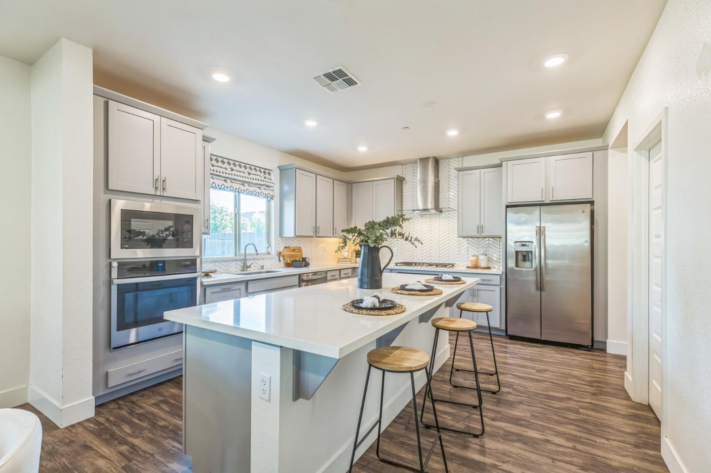 Detail Gallery Image 5 of 13 For 8824 Piano Cir, Elk Grove,  CA 95757 - 4 Beds | 3 Baths